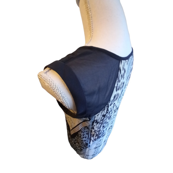 CAbi Black and White Short Sleeve Top - Picture 7 of 11